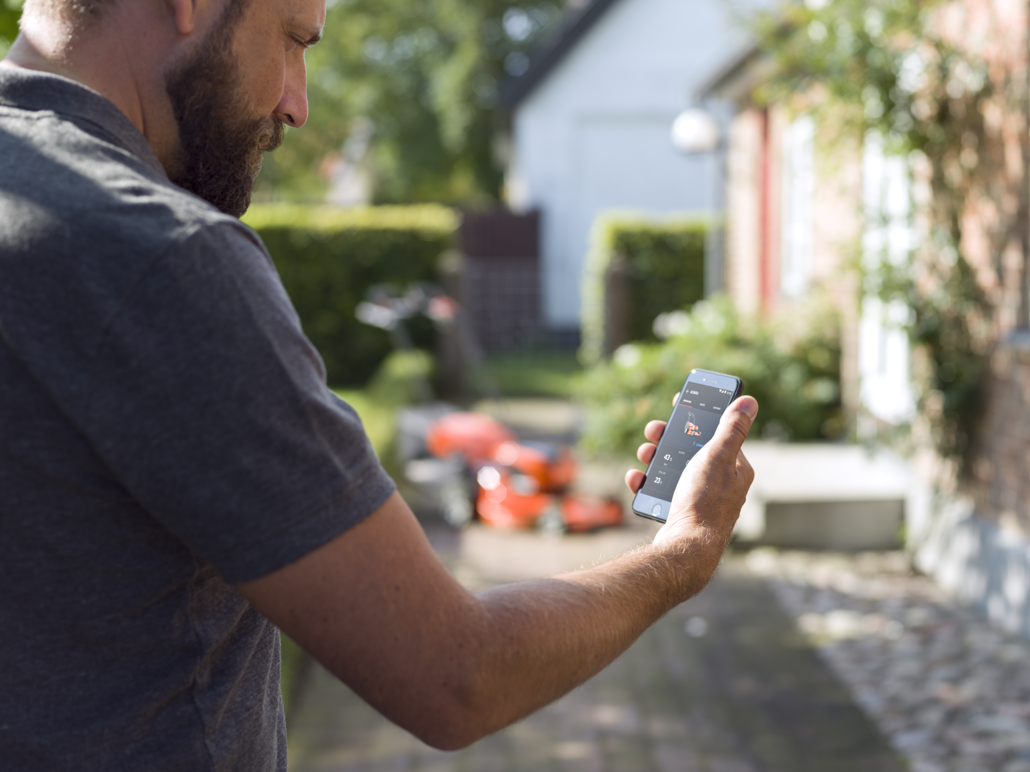 With the smart Husqvarna Connect app, you’ll have easy access to helpful tips, manuals and spare part recommendations. The app can be downloaded, free of charge, from App Store or Google Play. Not yet available on all markets. image